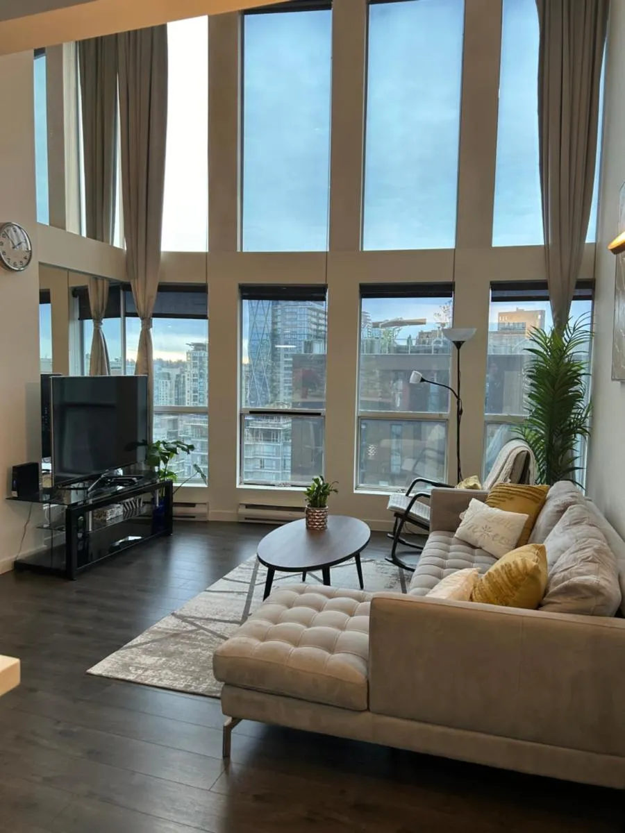 Image 4 of Modern top-floor 1-bedroom loft with free parking