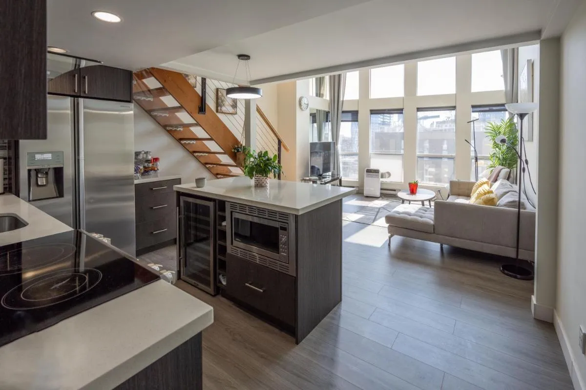 Image 2 of Modern top-floor 1-bedroom loft with free parking