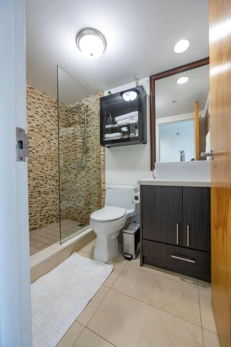 Image 3 of Modern top-floor 1-bedroom loft with free parking