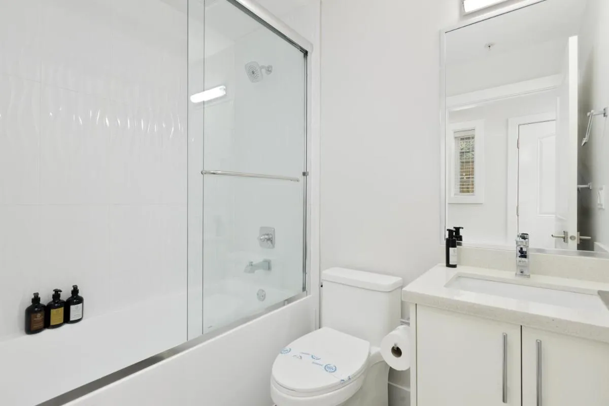 Image 1 of Newly built Laneway Home 1 BD Centrally located