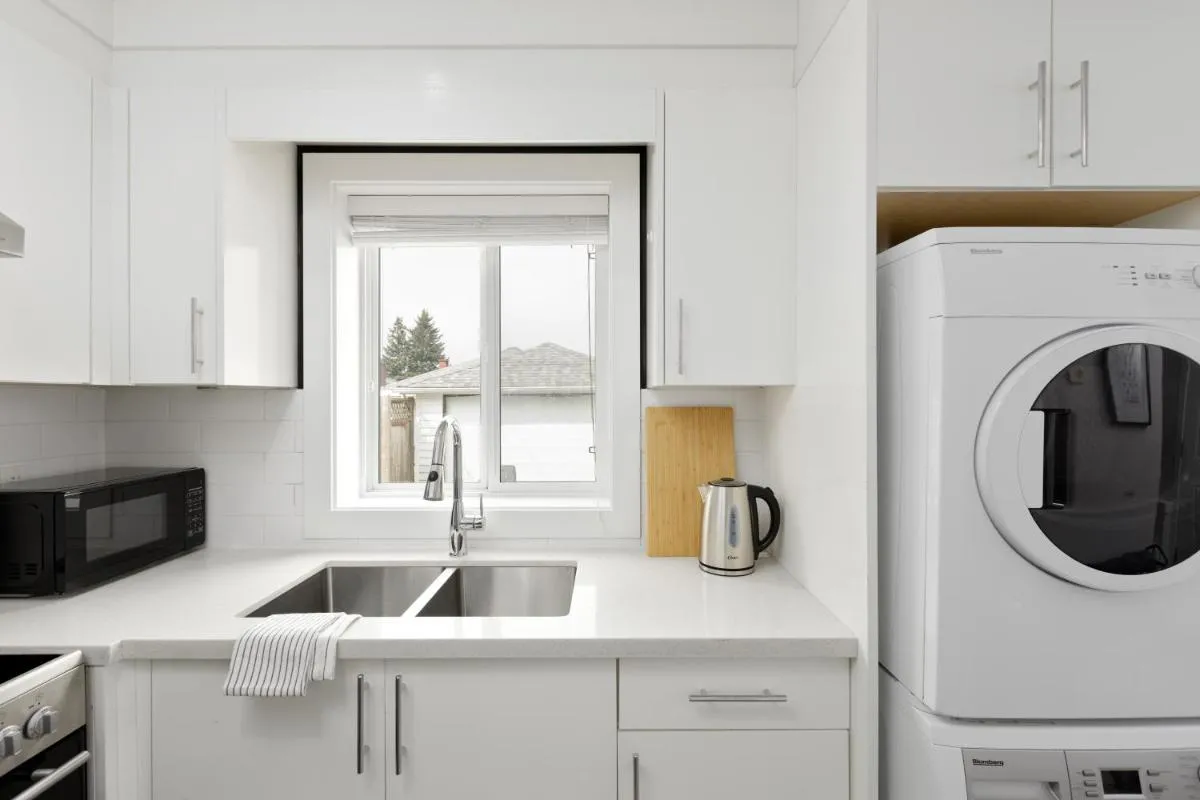 Image 2 of Newly built Laneway Home 1 BD Centrally located
