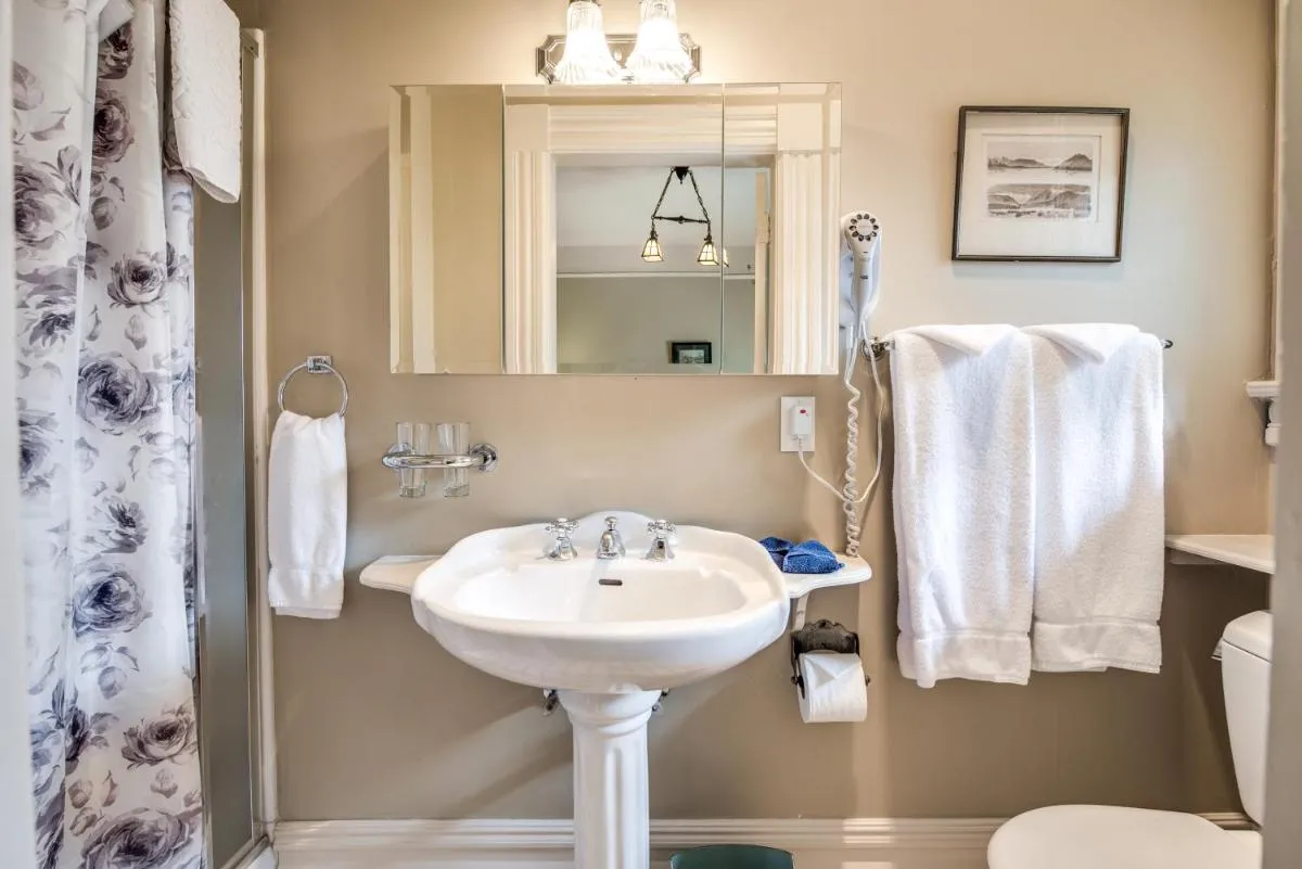 Image 3 of O Canada House Bed & Breakfast