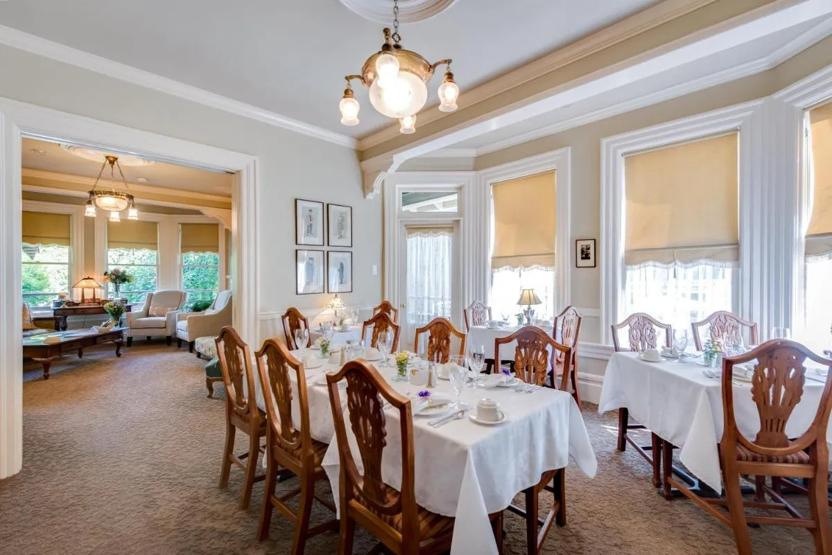Image 5 of O Canada House Bed & Breakfast