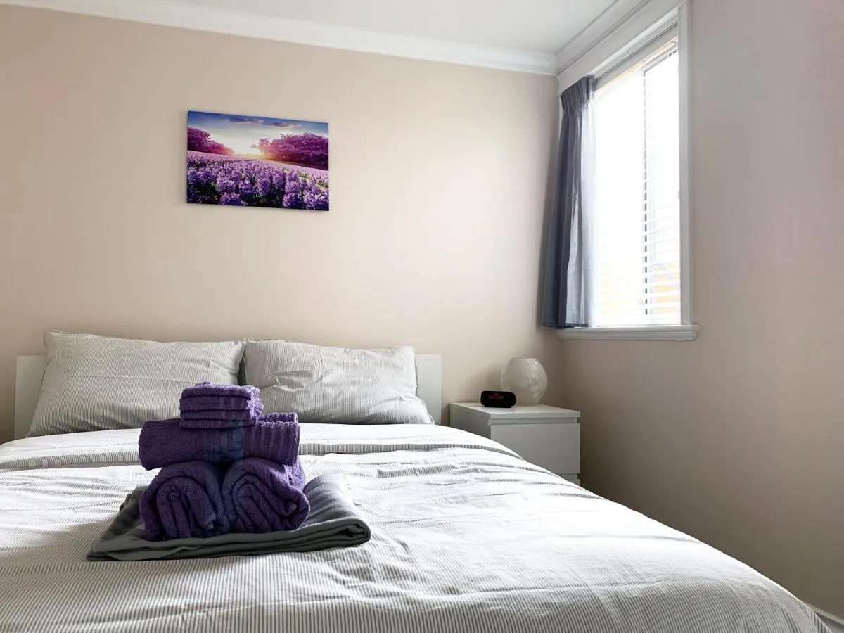 Image 4 of Perfect Location – Tidy & Comfy Suite 5 Mins to Skytrain & Restaurant & Banks, 2 Stops To Metrotown, 5 Stops To Downtown
