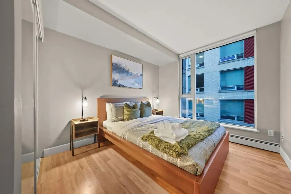 Image 1 of Premier Condo by Rogers Arena 3BR w Free Parking