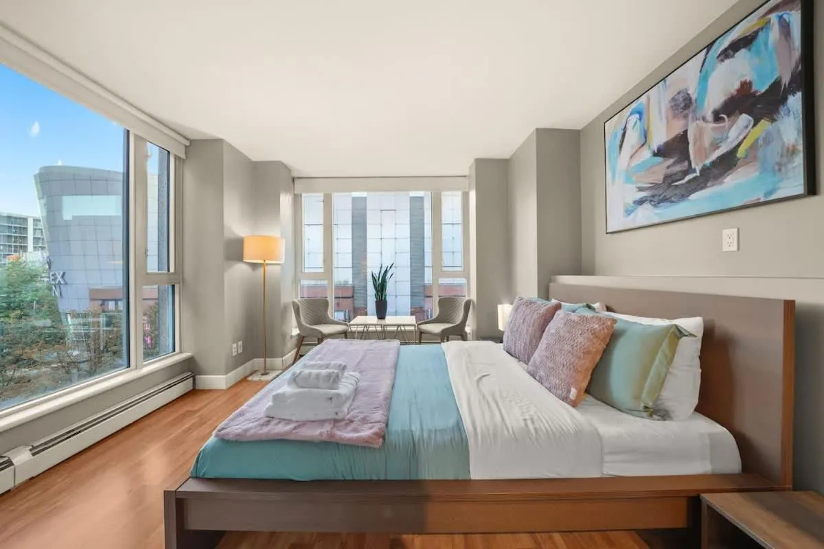 Image 6 of Premier Condo by Rogers Arena 3BR w Free Parking