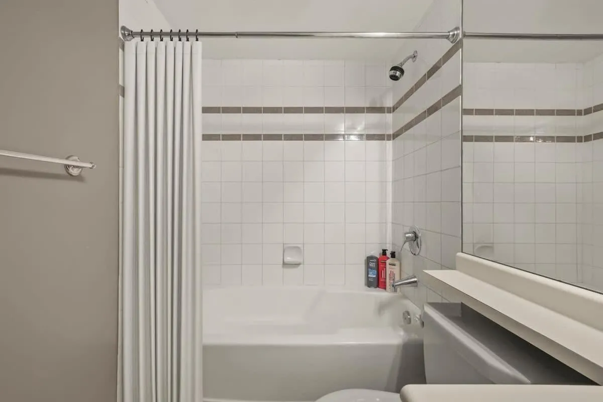 Image 2 of Premier Condo by Rogers Arena 3BR w Free Parking