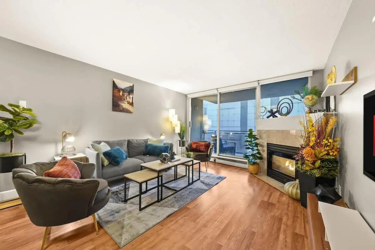 Image 4 of Premier Condo by Rogers Arena 3BR w Free Parking