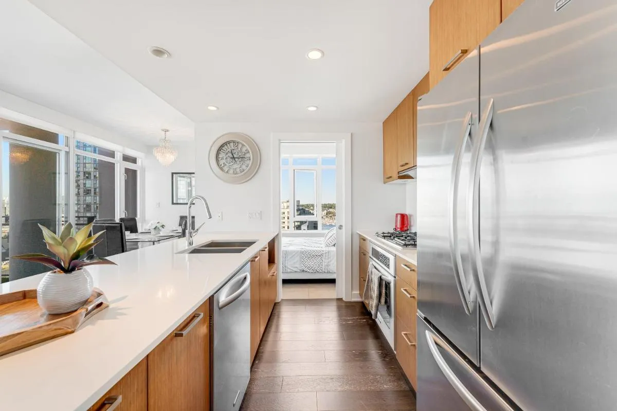 Image 3 of Prime Waterfront Living 2 Bedroom Apartment with Breathtaking City Views
