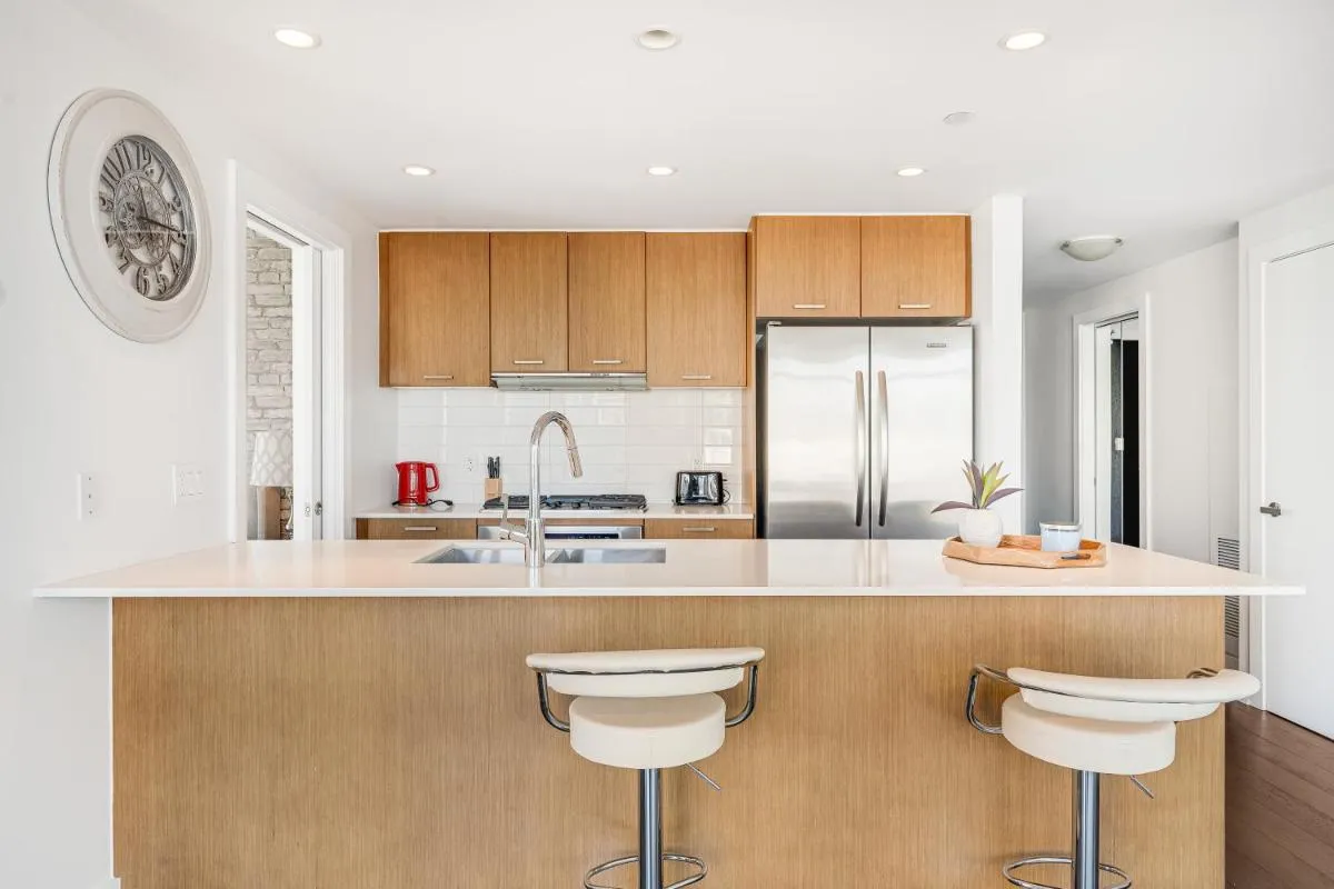 Image 6 of Prime Waterfront Living 2 Bedroom Apartment with Breathtaking City Views