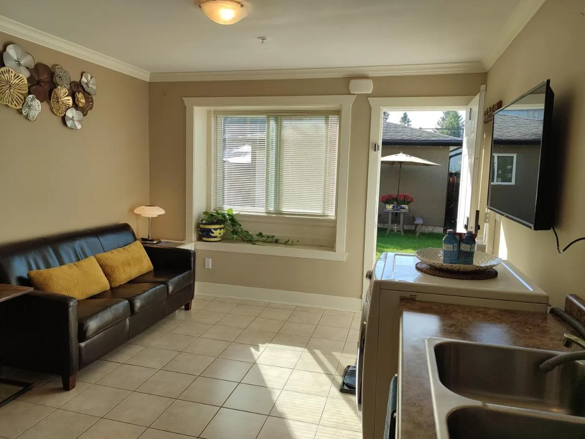 Image 4 of Private Suite w King Bed, Ground Level, Naturally Bright