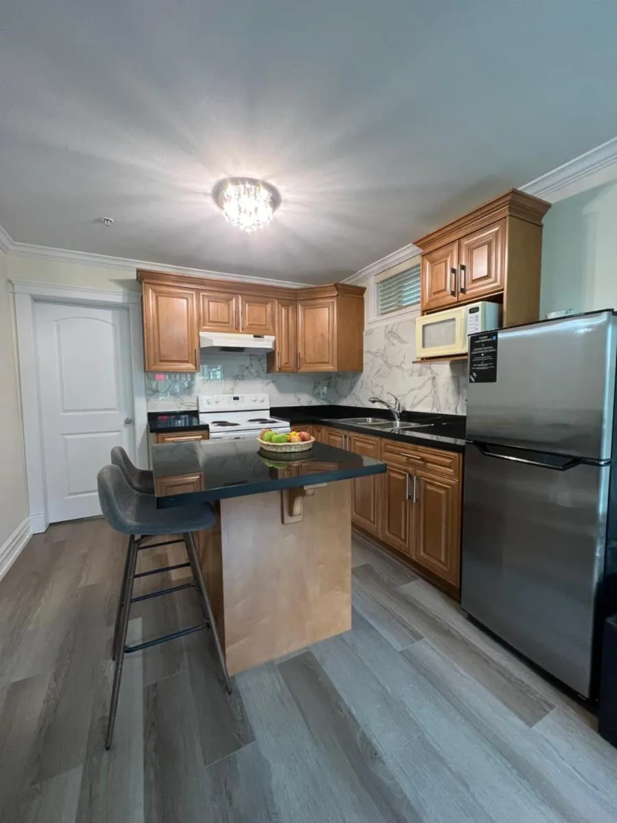 Image 4 of Private suite 1 bed 1 bath 15 mins YVR and downtown 舒适安静