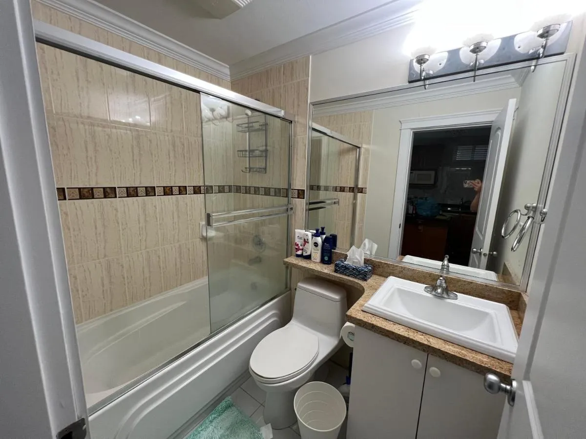 Image 2 of Private suite 1 bed 1 bath 15 mins YVR and downtown 舒适安静