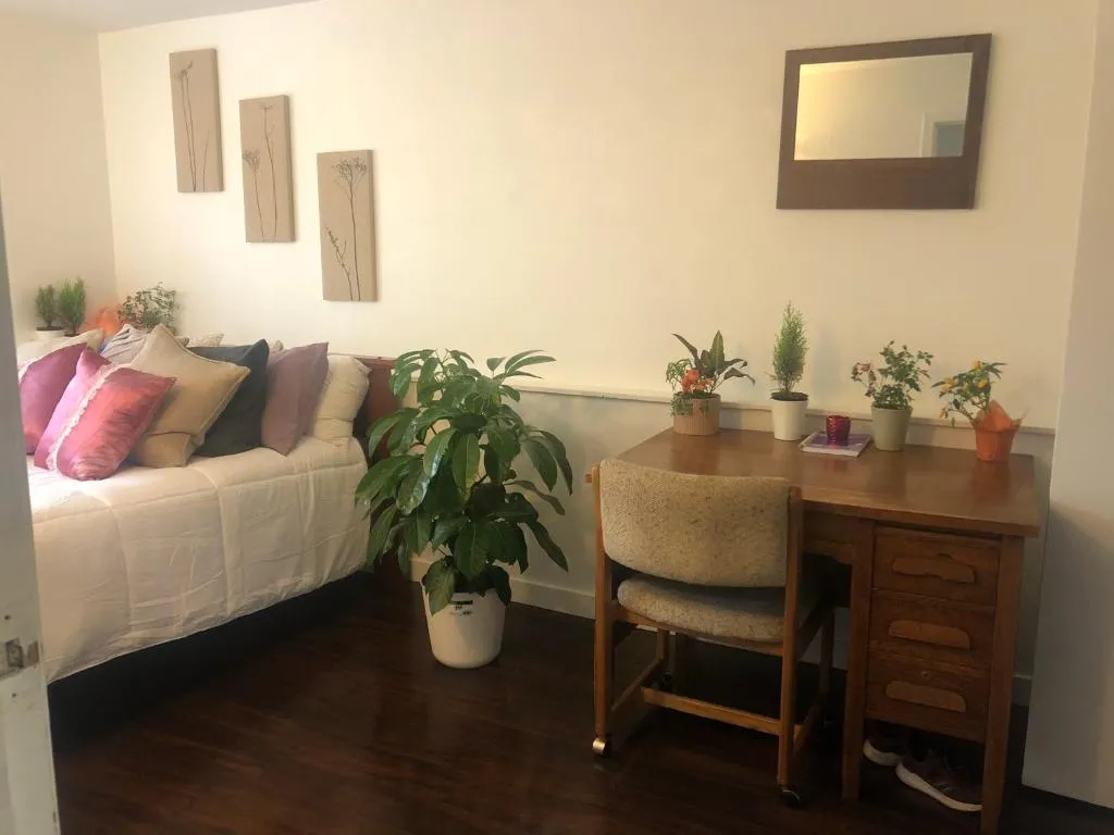 Image of Quiet-comfy 3 bedroom home on a tree lined street in Kits