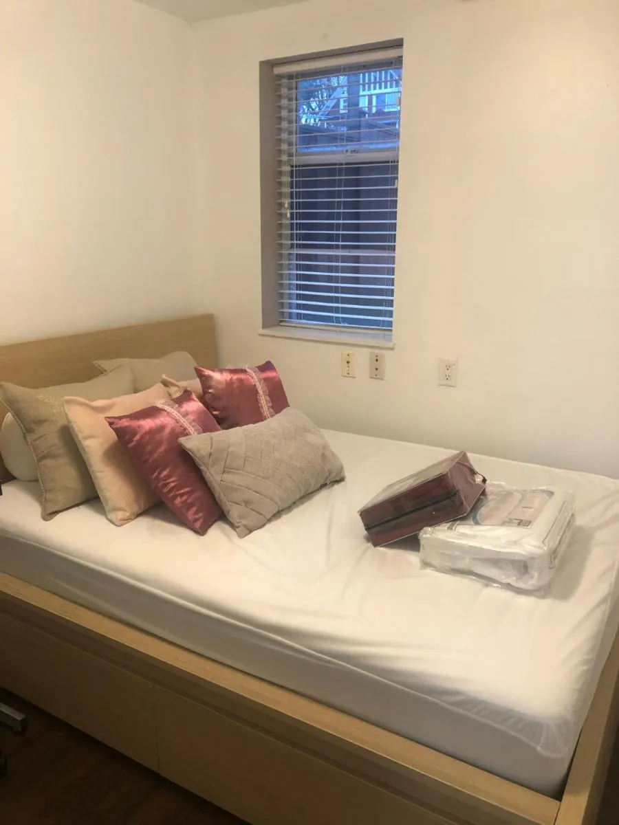 Image 5 of Quiet-comfy 3 bedroom home on a tree lined street in Kits