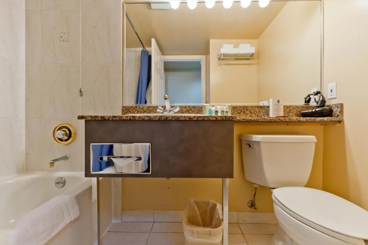 Image 2 of Rosedale on Robson Suite Hotel