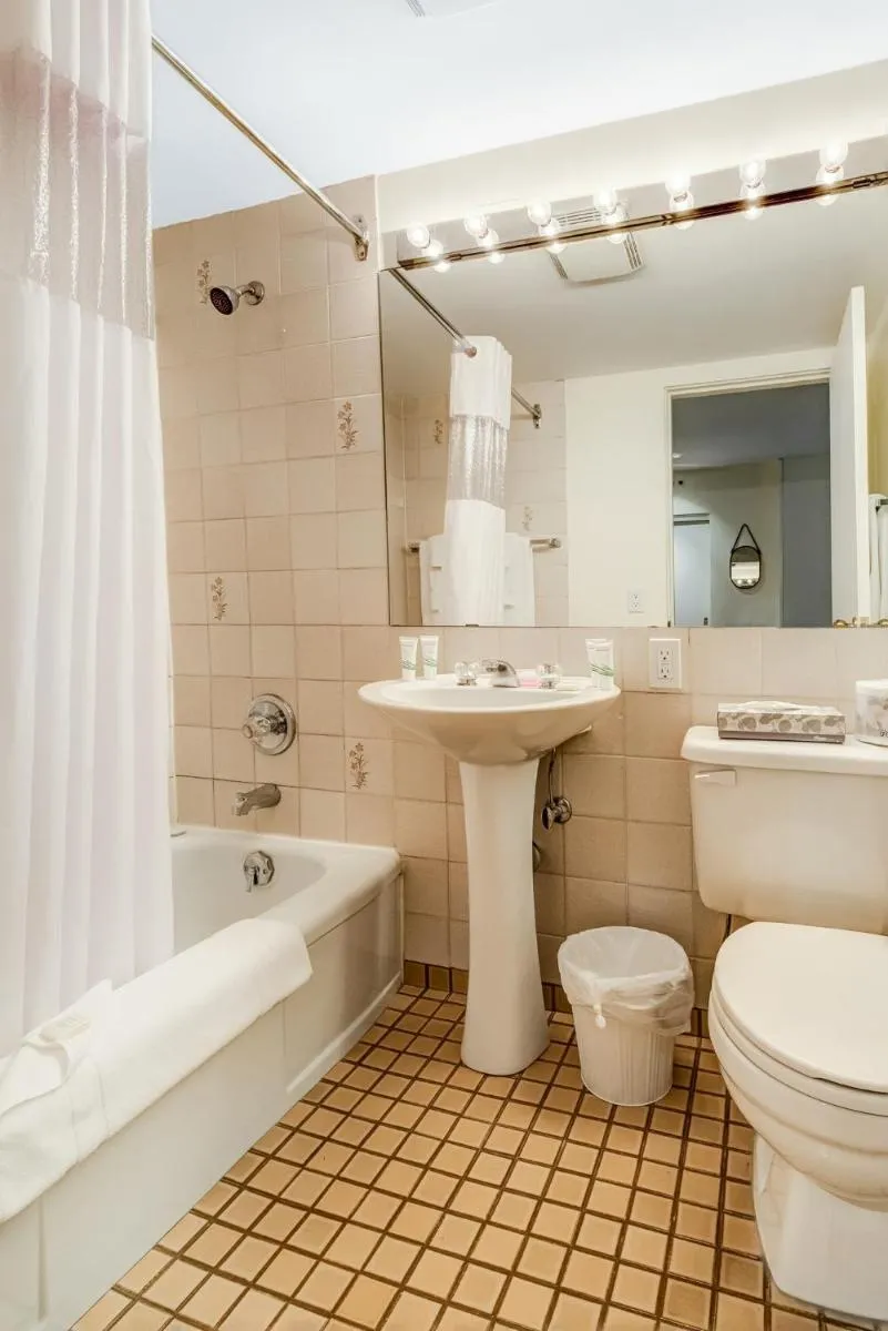 Image 3 of Rosellen Suites at Stanley Park
