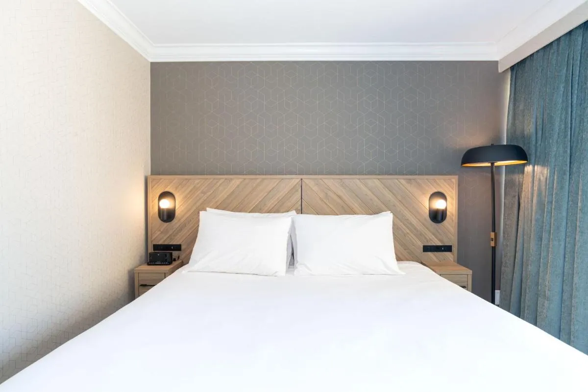 Image 3 of Sandman Hotel Vancouver Downtown