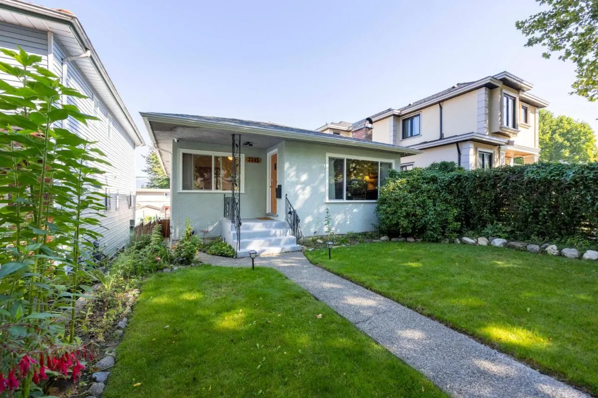 Image 5 of Scenic and Radiant Haven in the Heart of Vancouver