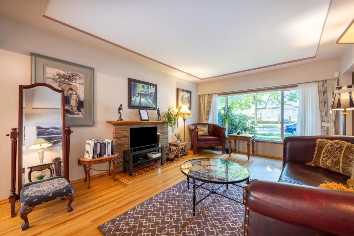 Image 4 of Scenic and Radiant Haven in the Heart of Vancouver