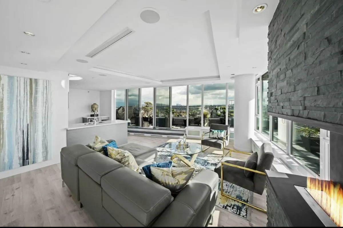 Image 2 of Skyline Hideaway