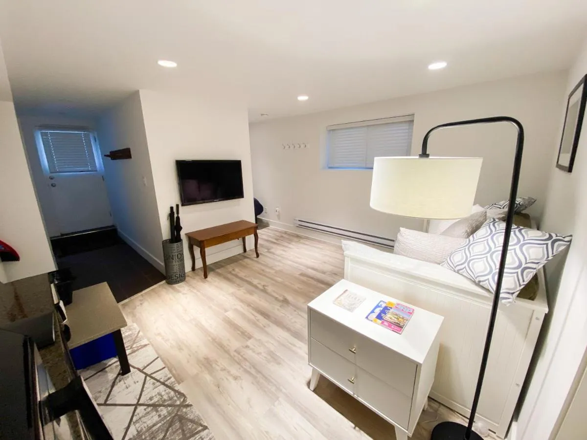 Image 2 of Small Private Studio at Kitsilano Beach