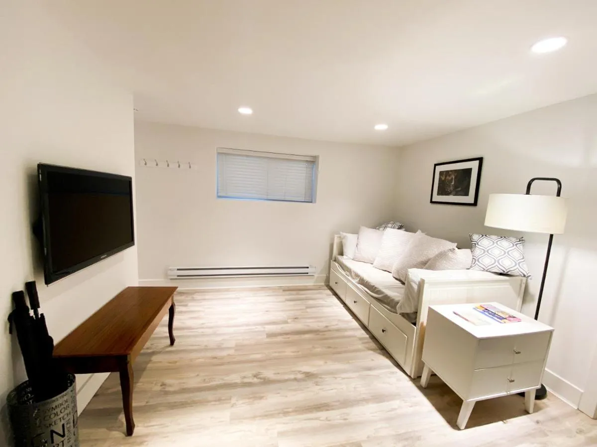 Image 5 of Small Private Studio at Kitsilano Beach