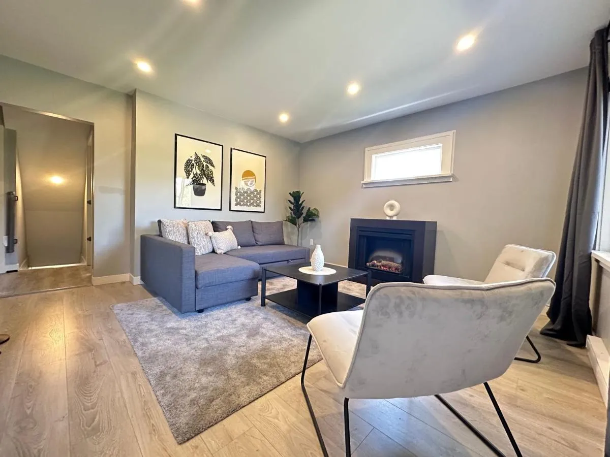 Image 4 of Spacious 4 BR House in Park Drive