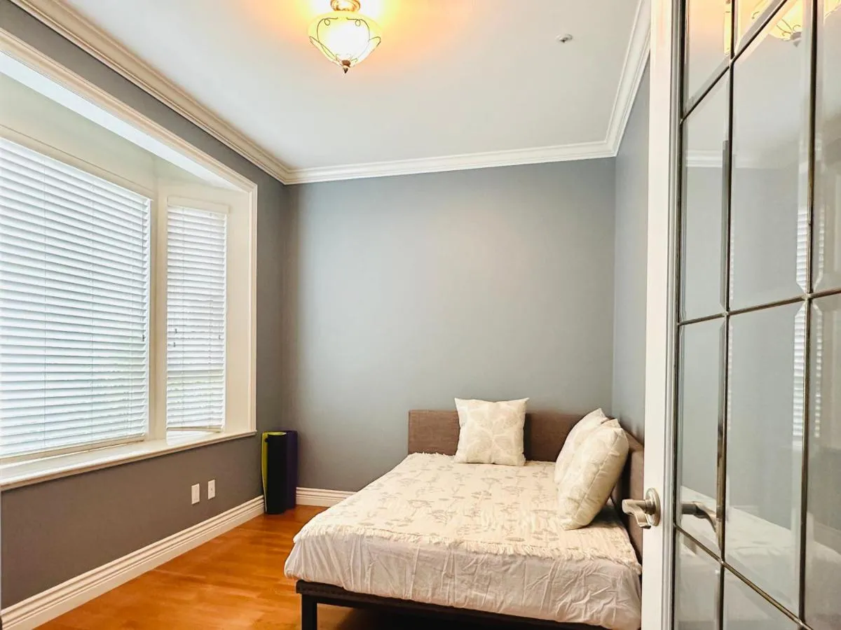 Image 6 of Spacious 5BR 3BA Guest Villa – 10 Min to DT – Pet Friendly, Free Parking