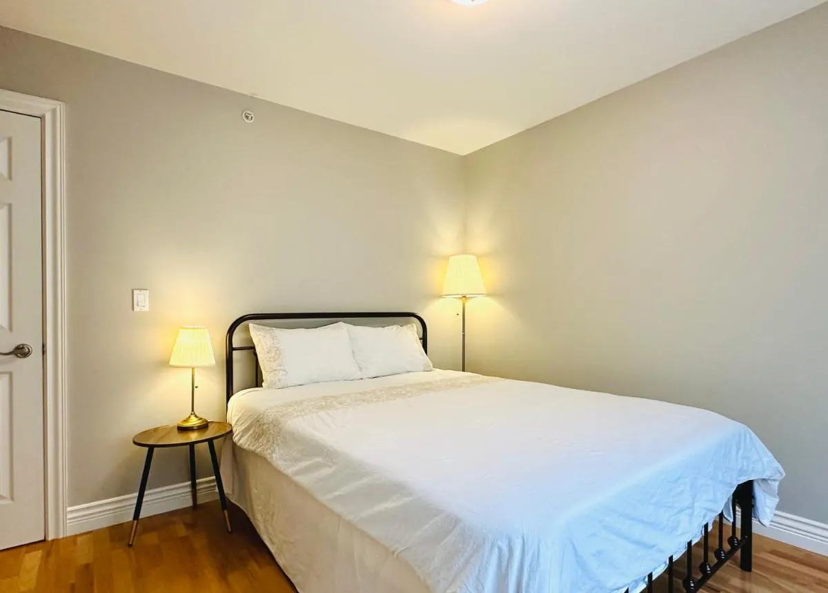Image 3 of Spacious 5BR 3BA Guest Villa – 10 Min to DT – Pet Friendly, Free Parking