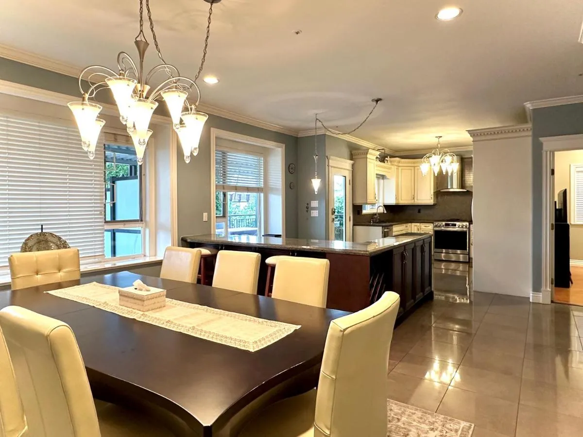 Image 2 of Spacious 5BR 3BA Guest Villa – 10 Min to DT – Pet Friendly, Free Parking
