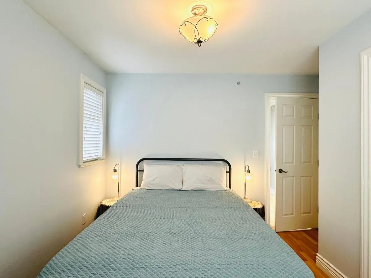 Image 5 of Spacious 5BR 3BA Guest Villa – 10 Min to DT – Pet Friendly, Free Parking