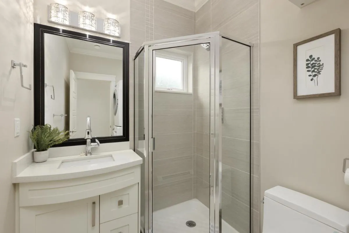 Image 2 of Spacious 5-Bedroom Home in Convenient Vancouver Location