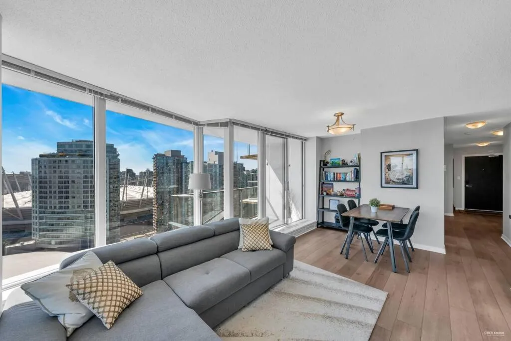 Image 1 of Spacious DT 2-BDR High-rise with view, pool, gym