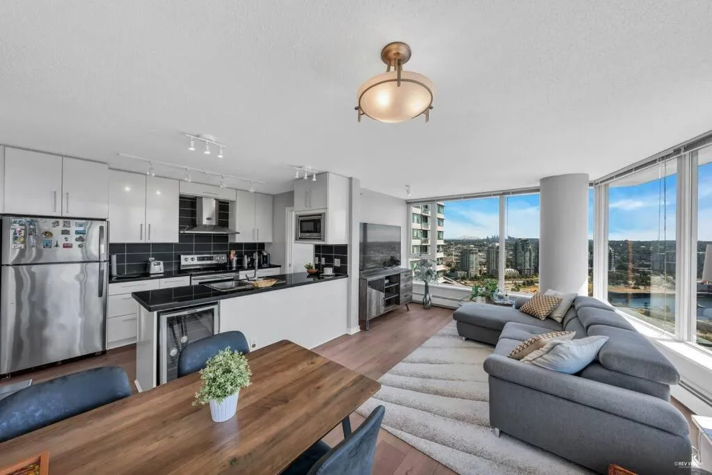 Image 2 of Spacious DT 2-BDR High-rise with view, pool, gym