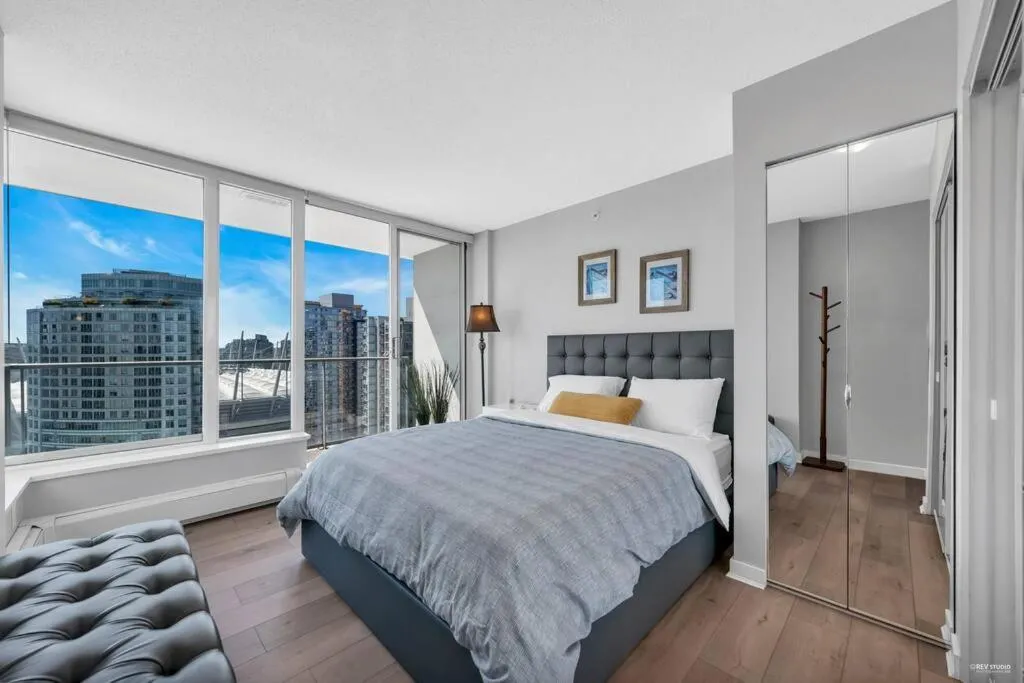 Image 5 of Spacious DT 2-BDR High-rise with view, pool, gym