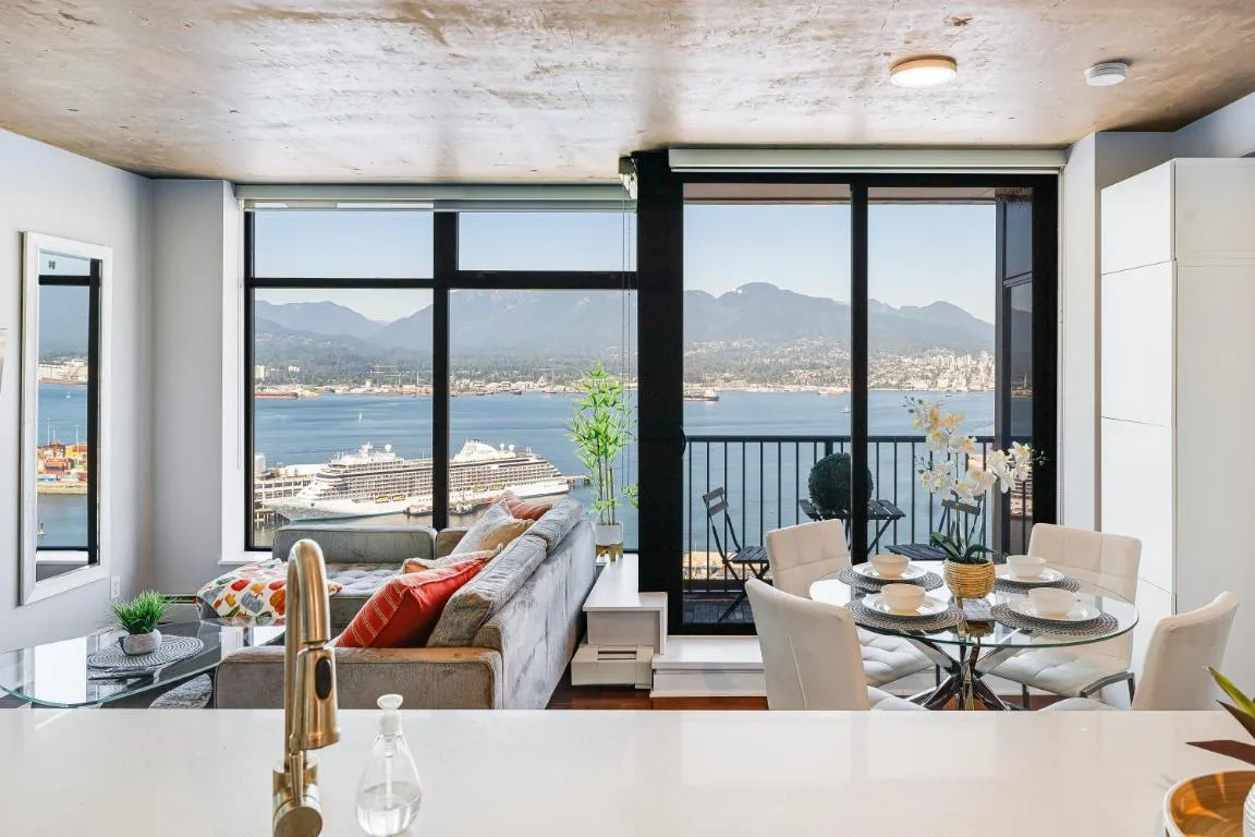 Image of Stunning 2 Bdr Apartment with Million-Dollar Ocean and Mountain Views