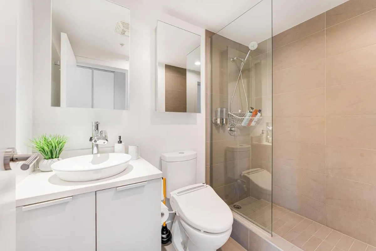 Image 2 of Stunning 2 Bdr Apartment with Million-Dollar Ocean and Mountain Views