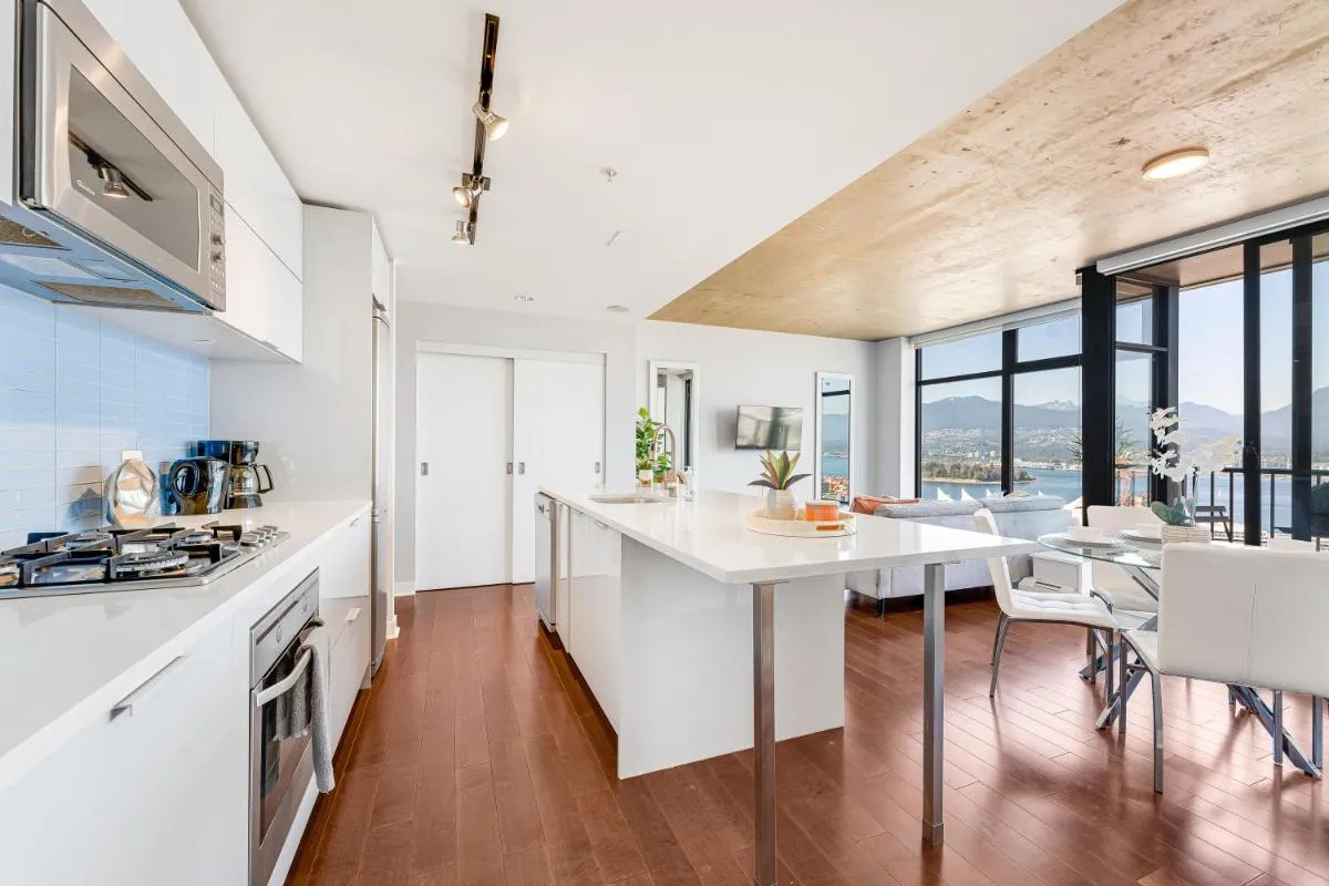 Image 3 of Stunning 2 Bdr Apartment with Million-Dollar Ocean and Mountain Views