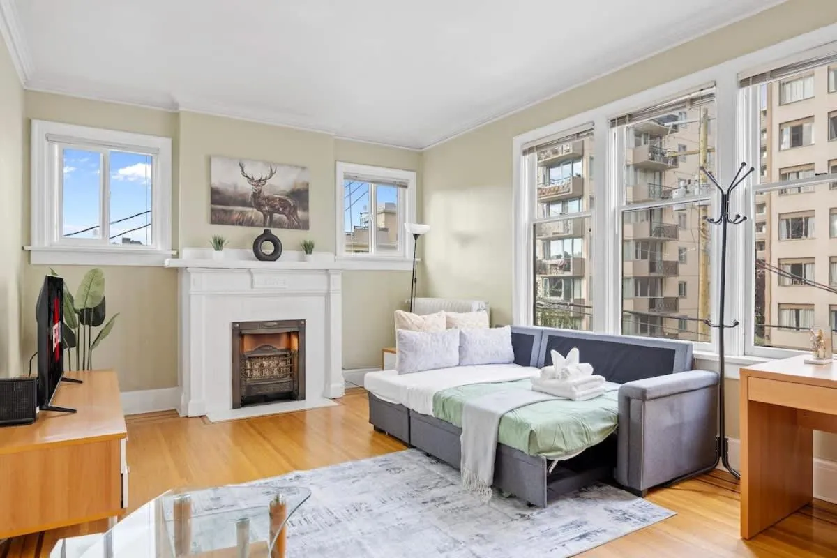 Image 4 of Stunning 2 Bedroom Condo in West End Dwntwn