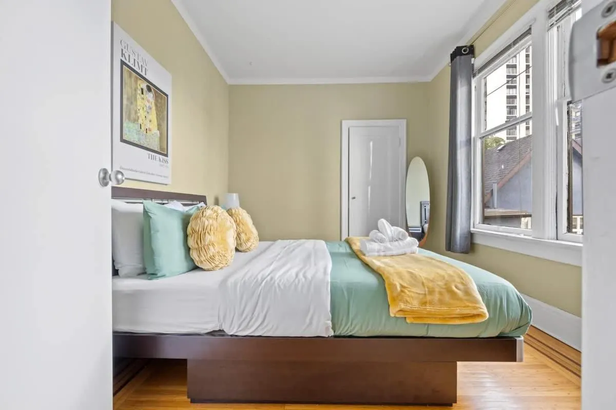 Image 5 of Stunning 2 Bedroom Condo in West End Dwntwn