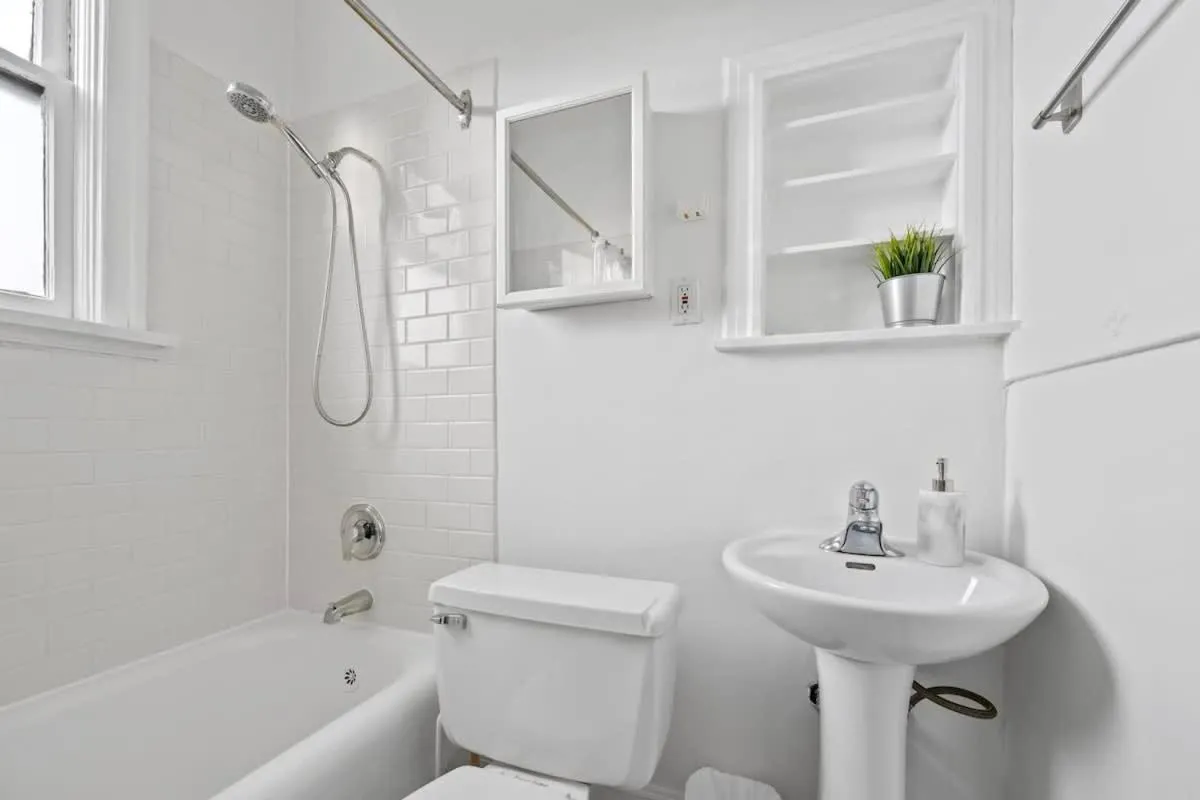 Image 2 of Stunning 2 Bedroom Condo in West End Dwntwn