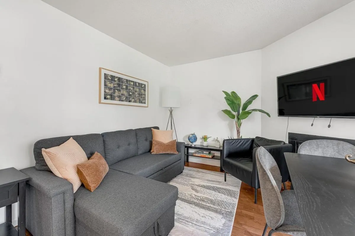 Image 1 of Stunning 3-Bed 2-Bath Condo in Dwntwn w Parking