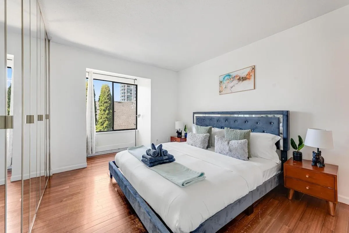 Image 2 of Stunning 3-Bed 2-Bath Condo in Dwntwn w Parking
