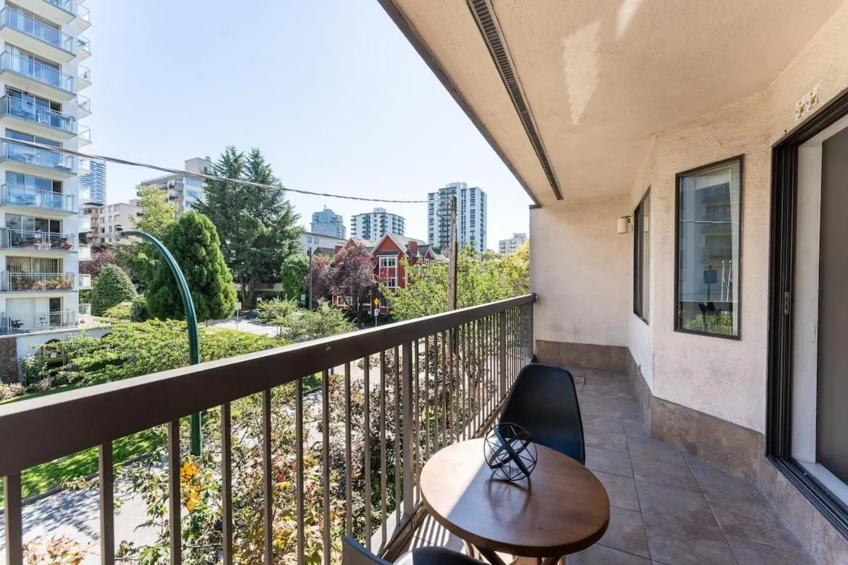 Image 3 of Stunning 3-Bed 2-Bath Condo in Dwntwn w Parking