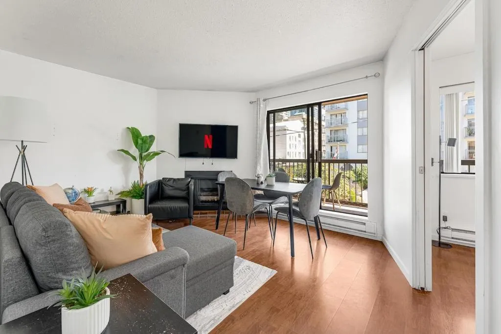 Image of Stunning 3-Bed 2-Bath Condo in Dwntwn w Parking