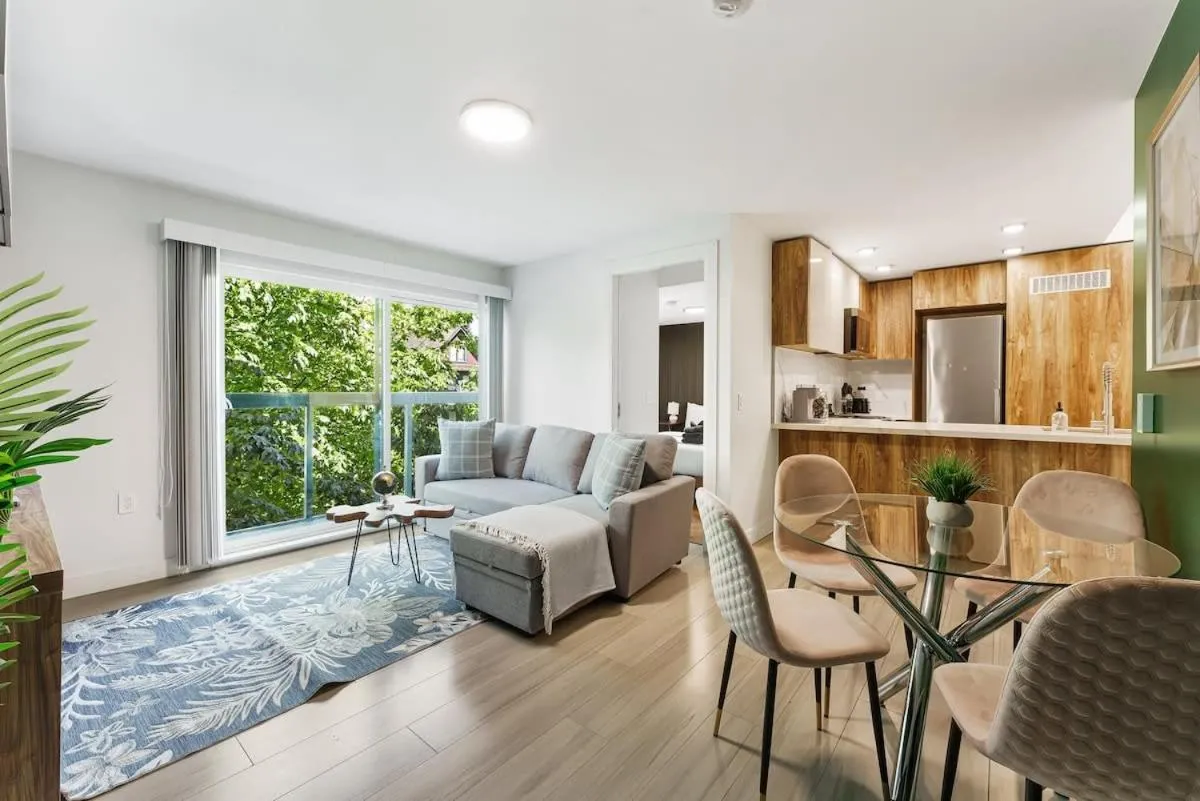 Image 3 of Stylish 2BR Condo in West End DT and Free Parking