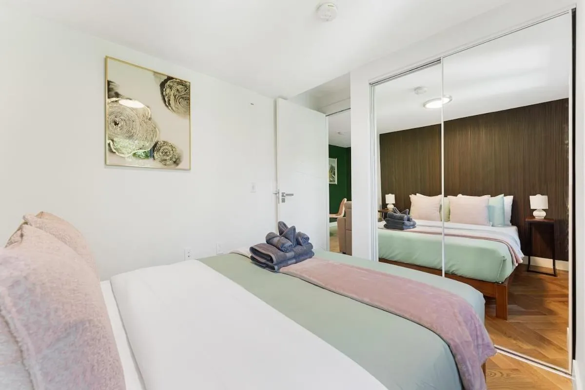 Image 1 of Stylish 2BR Condo in West End DT and Free Parking