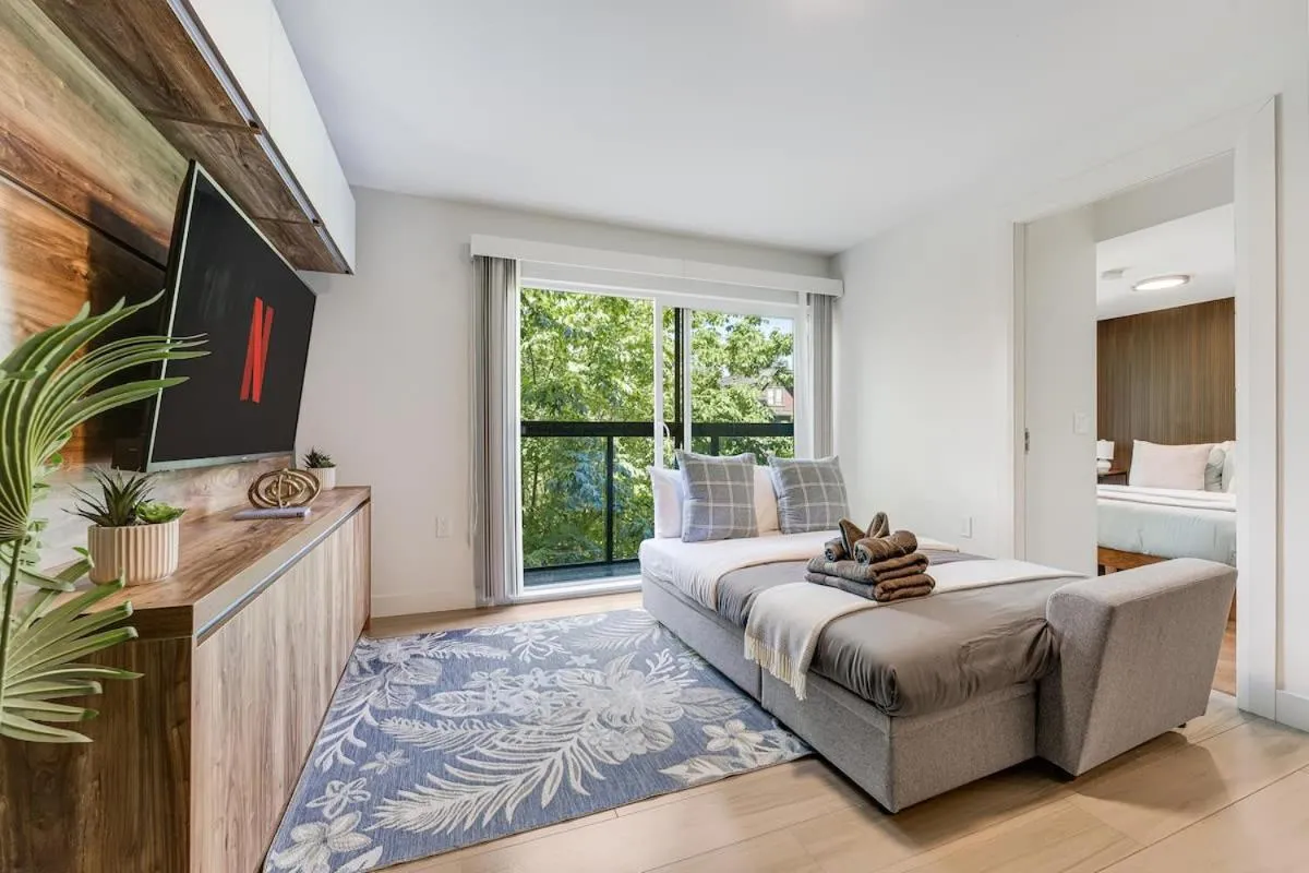 Image 4 of Stylish 2BR Condo in West End DT and Free Parking