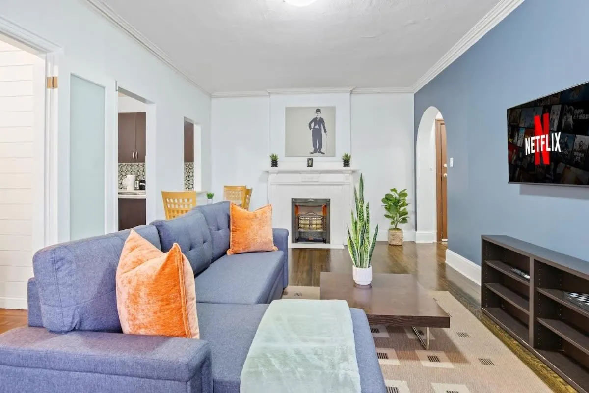 Image 3 of Stylish 2 Bedroom Condo in West End Dwntwn
